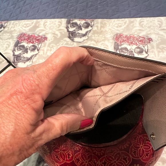 Michael Kors Saffiano Leather Trifold Wallet *GREAT CONDITION* - Picture 10 of 14